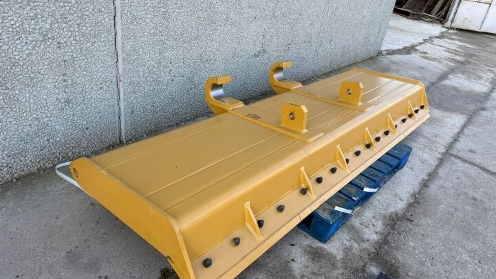 - FULLA DAVANTERA PER A MOTONIVELADORA